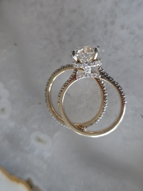 Choosing Between Halo and No Halo Rings: A Complete Guide