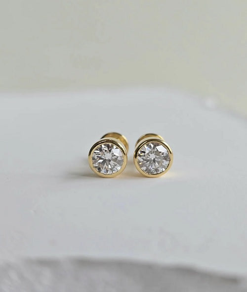How to Choose Diamond Earrings Based on Your Face Shape